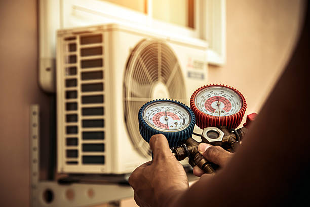 Professional Hvac technician working in Maywood, CA